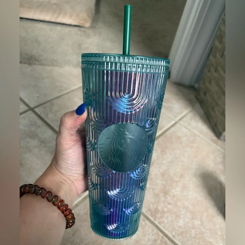 Starbucks Iridescent Mermaid Scale Tumbler Cup - Venti 24oz Spring 2022